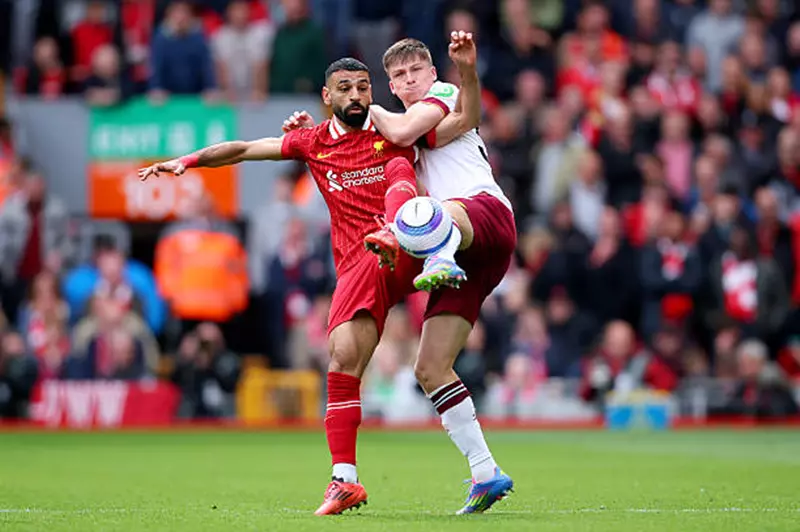 سكارلز وصلاح